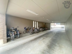 屋根付き駐輪場 雨が降っても屋根付きで安心です。 その他共用部分